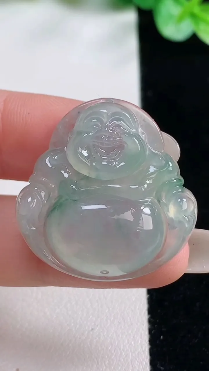 天然A货翡翠冰种飘花佛公吊坠，尺寸29.5-28.4-6，重量:8.22g
10月23日