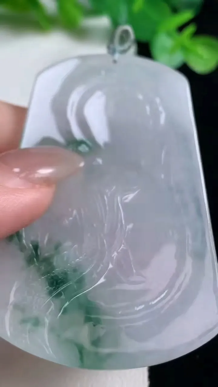 天然A货翡翠冰种飘花御龙大势至菩萨吊坠，尺寸64.2-42.3-5.4，重量:29.40g
10月23日