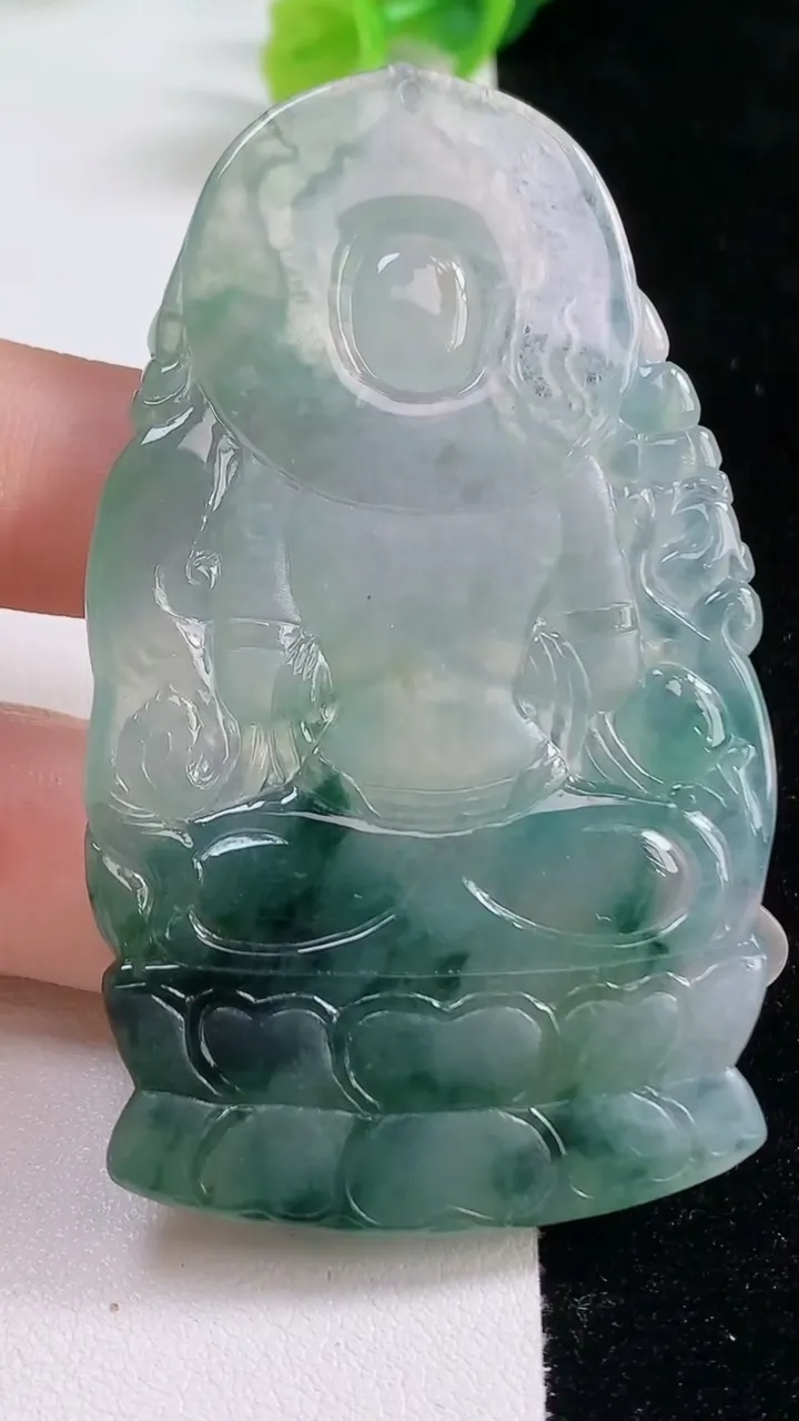 天然A货翡翠种飘花度母观音吊坠，尺寸68.4-38.4-5.7，重量:28.90g
10月23日