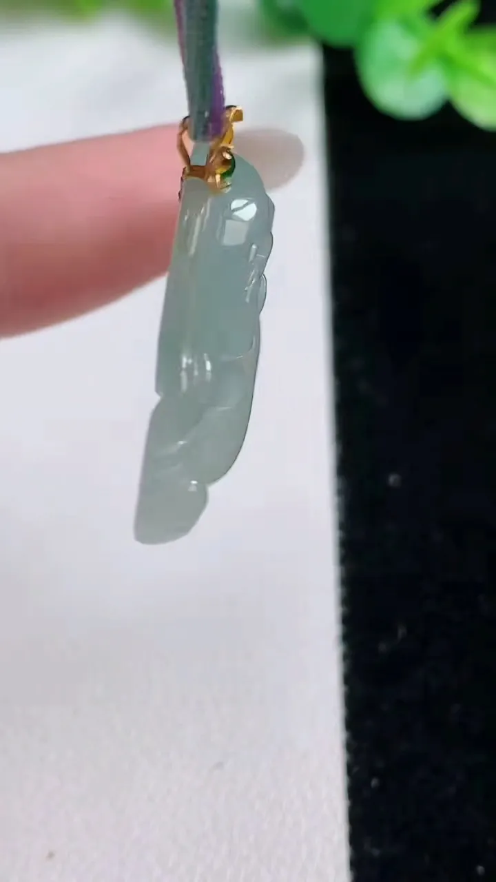 天然A货翡翠佛公吊坠，尺寸24.6-29.2-6.3，重量:6.48g
10月23日