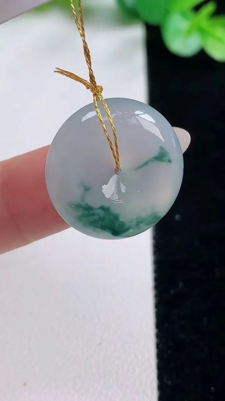 天然A货翡翠冰种飘花平安扣吊坠，尺寸20-5.3，重量:4.81g
10月23日