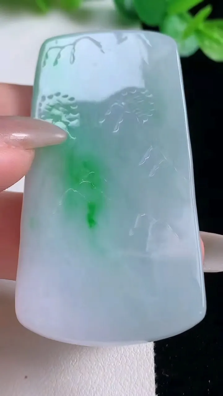 天然A货翡翠山水牌吊坠，尺寸58.7-31.5-5.5，重量:30.74g
10月23日