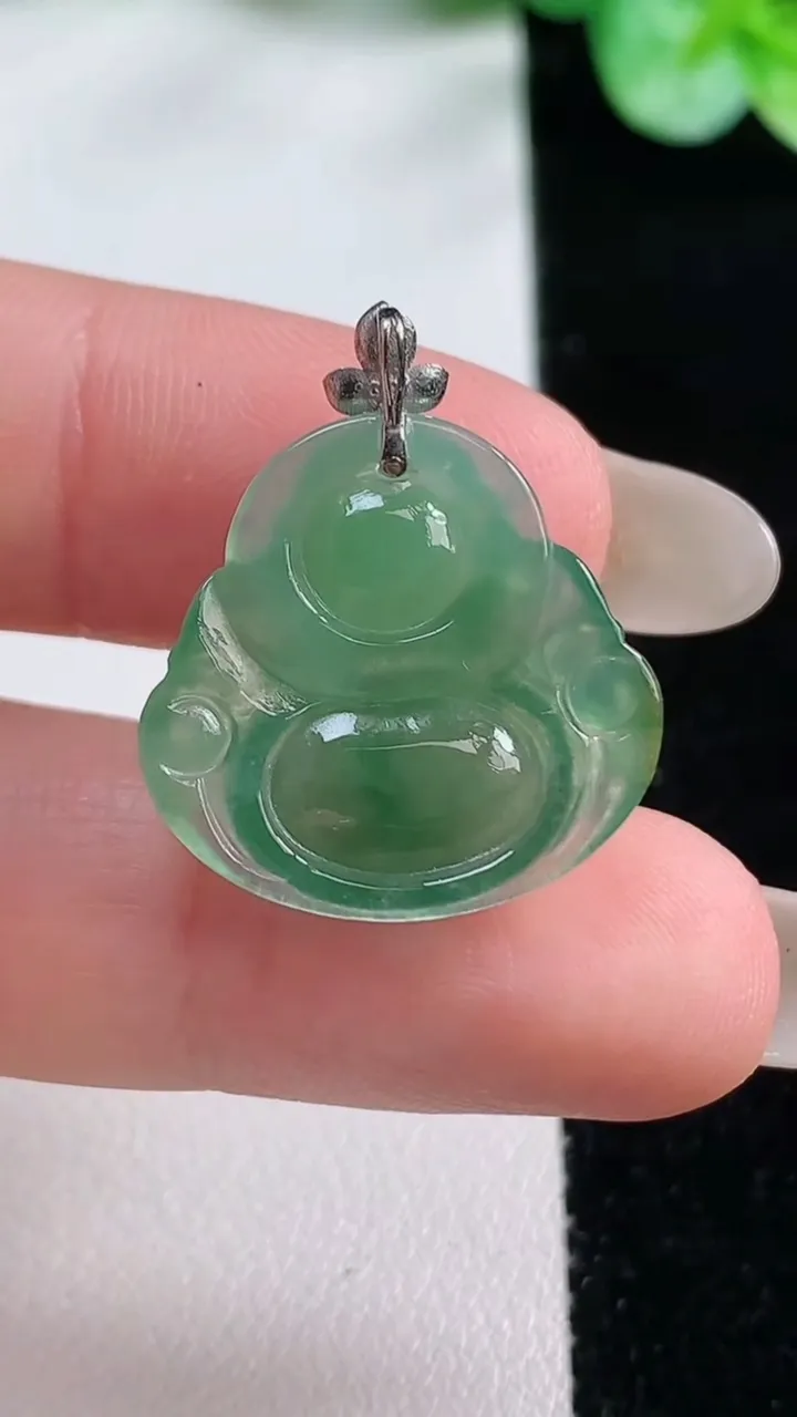 天然A货翡翠佛公吊坠，尺寸20-20.5-4.8，重量:3.00g
10月23日
