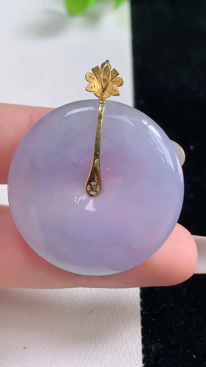 天然A货翡翠18K金紫罗兰平安扣吊坠，尺寸32.5-5.8，重量:14.80g
10月23日