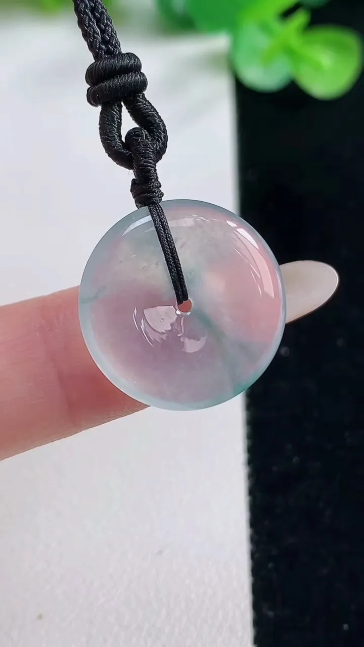 天然A货翡翠冰种飘花平安扣吊坠，尺寸18.5-3.7，重量:4.28g
10月23日