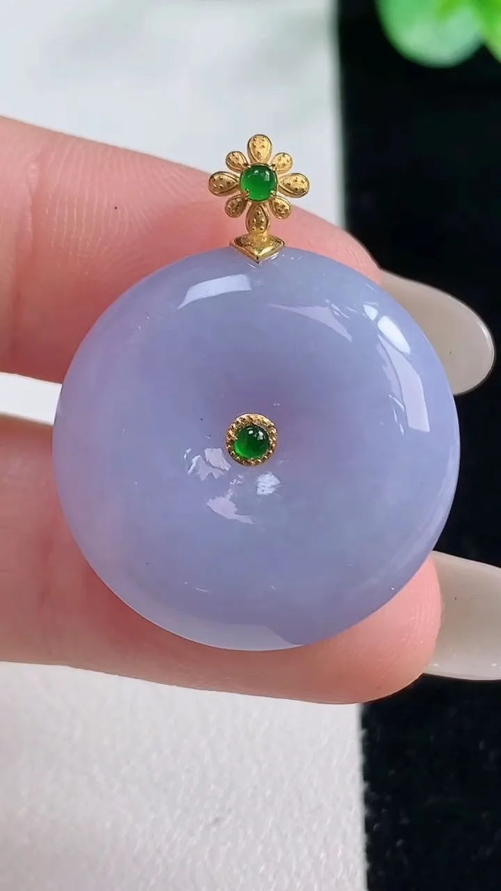 天然A货翡翠18K金紫罗兰平安扣吊坠，尺寸24-5.9，重量:7.42g
10月23日