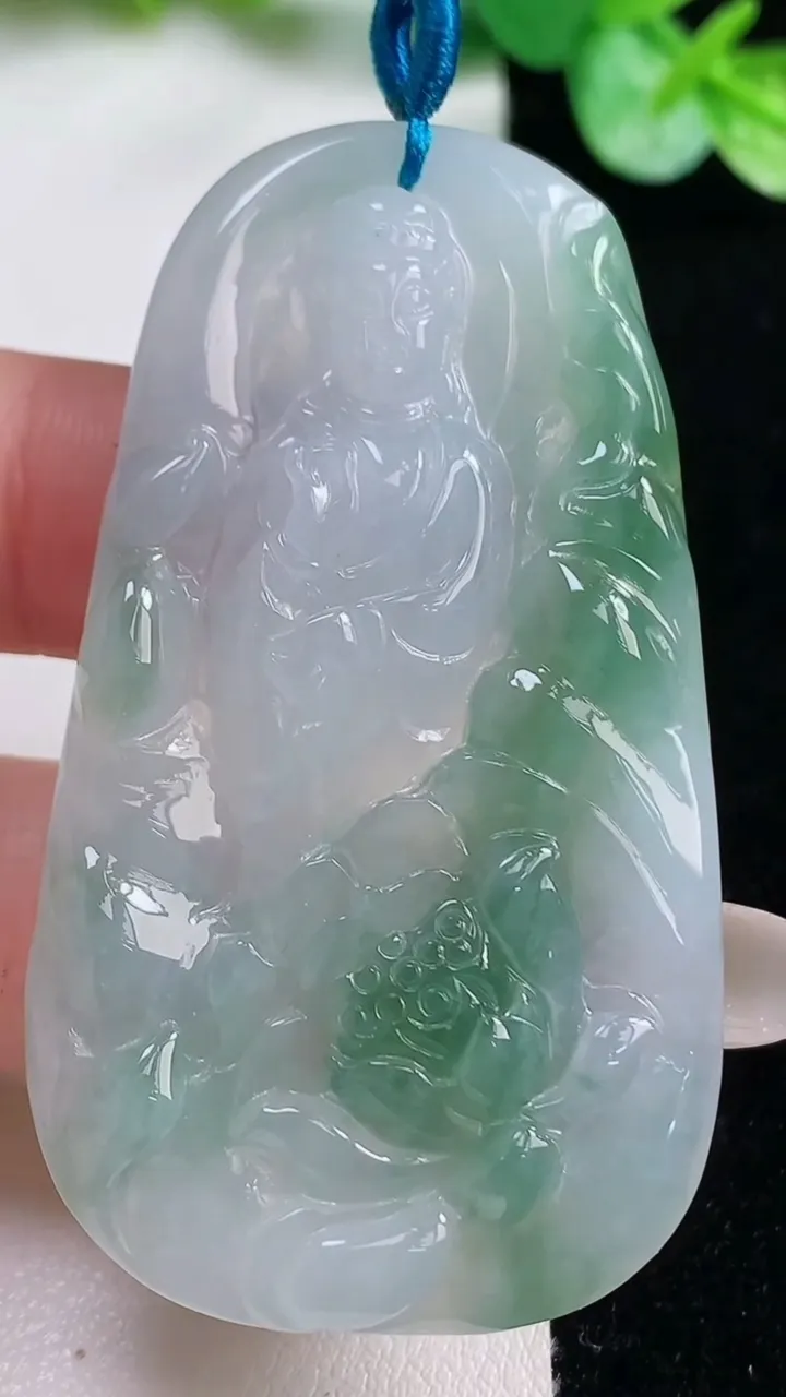 天然A货翡翠观音菩萨吊坠，尺寸58.8-33.2-4.3，重量:20.97g
10月23日