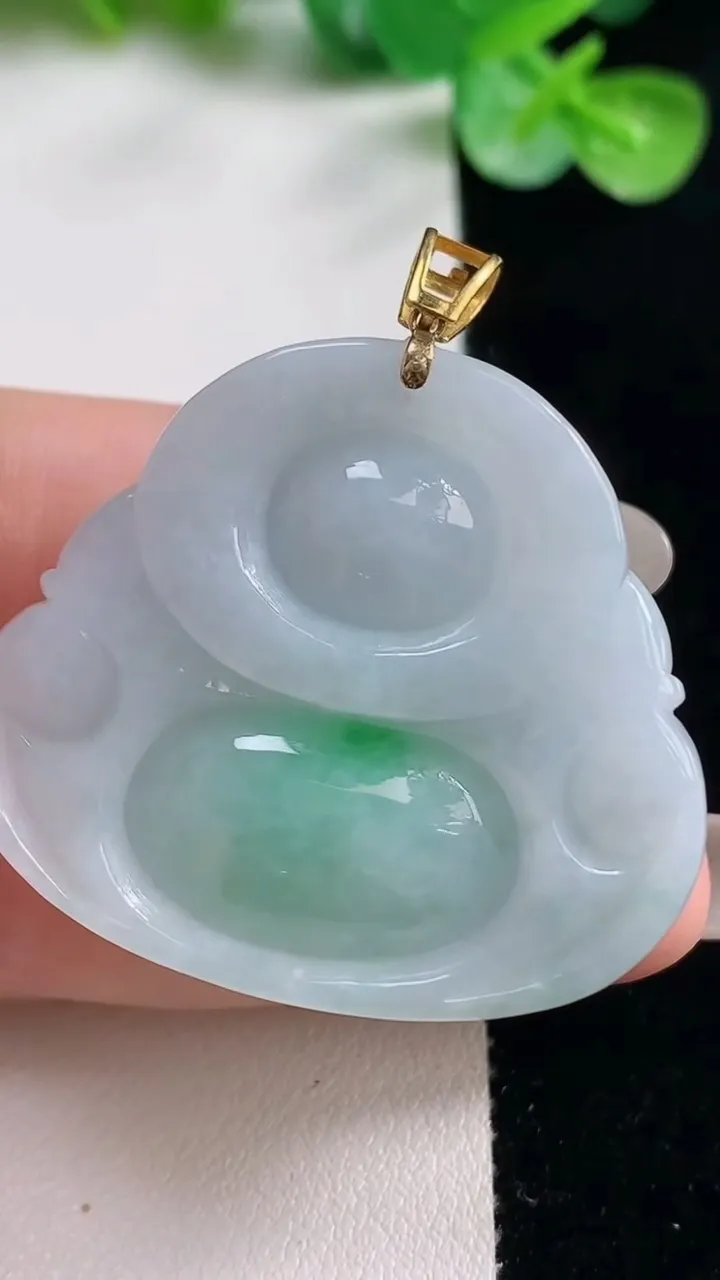 天然A货翡翠佛公吊坠，尺寸35.9-40.3-13，重量:29.66g
10月23日