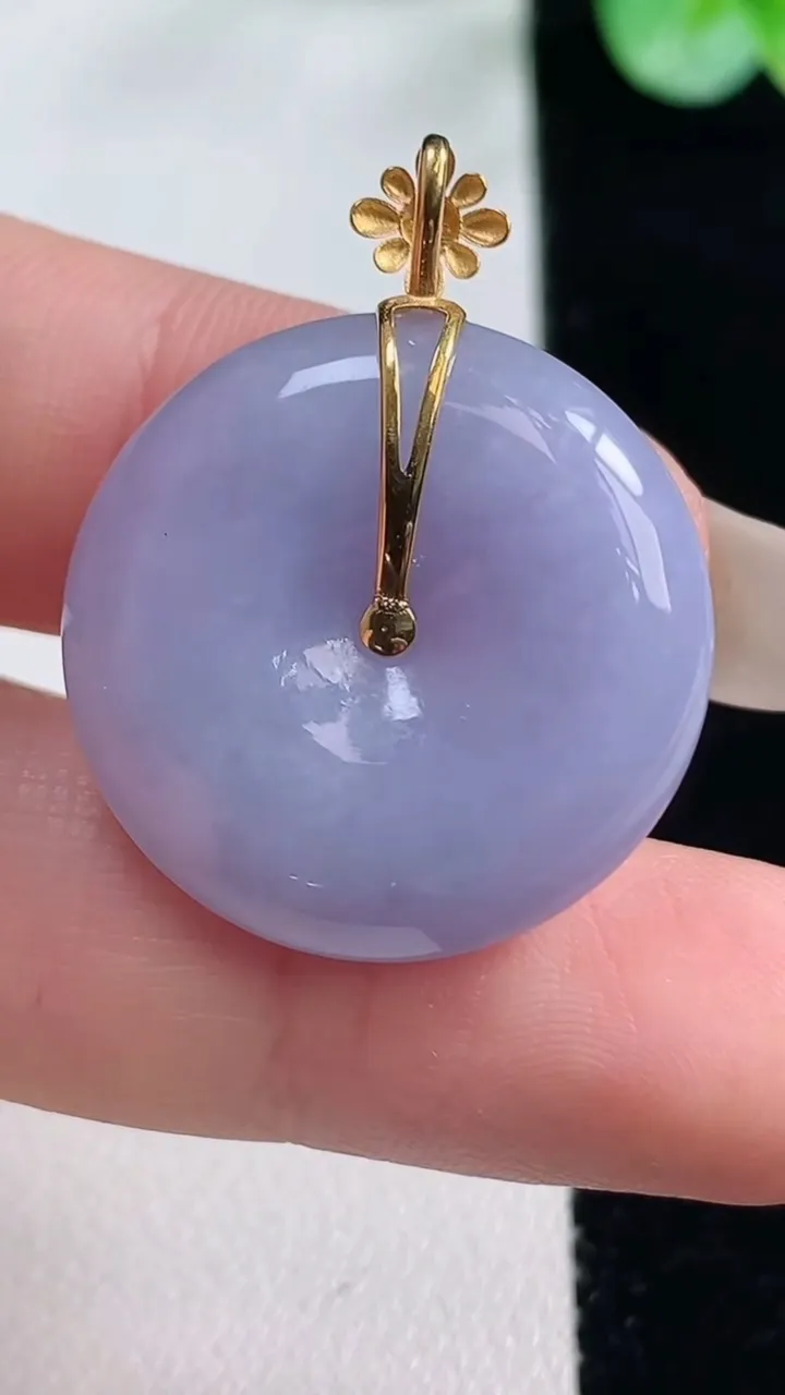 天然A货翡翠18K金紫罗兰平安扣吊坠，尺寸24-5.9，重量:7.42g
10月23日