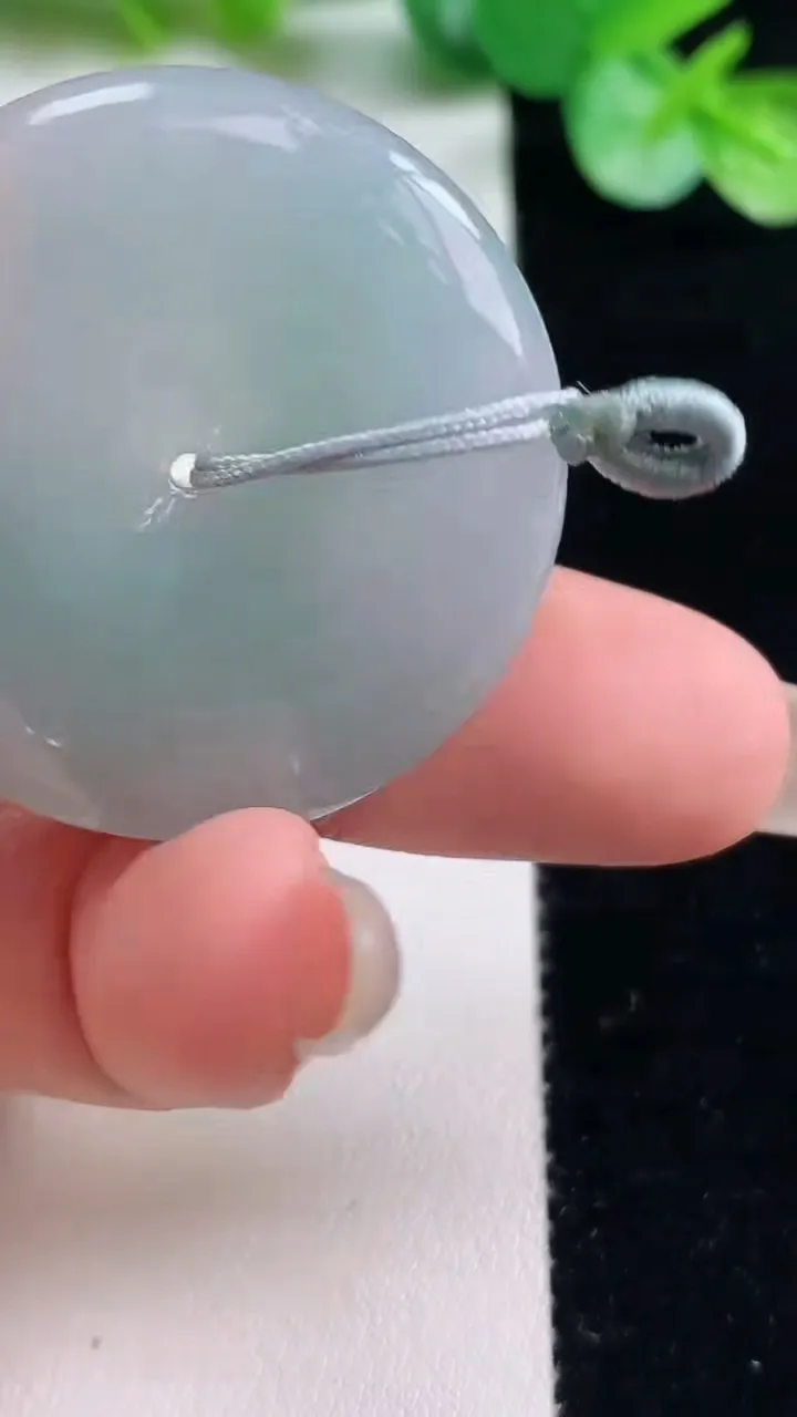 天然A货翡翠平安扣吊坠，尺寸34.9-5.4，重量:13.77g
10月23日