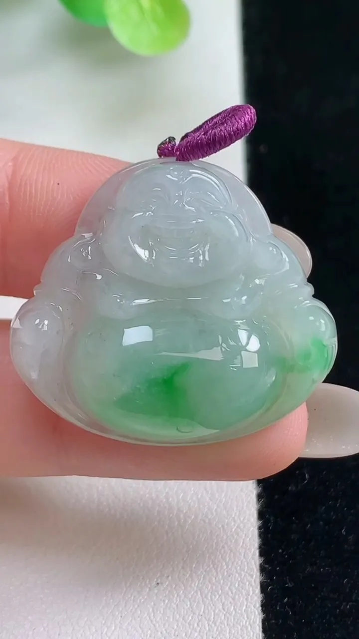 天然A货翡翠佛公吊坠，尺寸27.6-31.2-7.7，重量:9.85g
10月23日