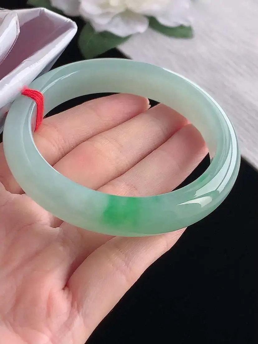 a货翡翠老坑冰种飘绿正装正圈手镯56-57圈口  尺寸56.5×11.6×8.3mm  1022
