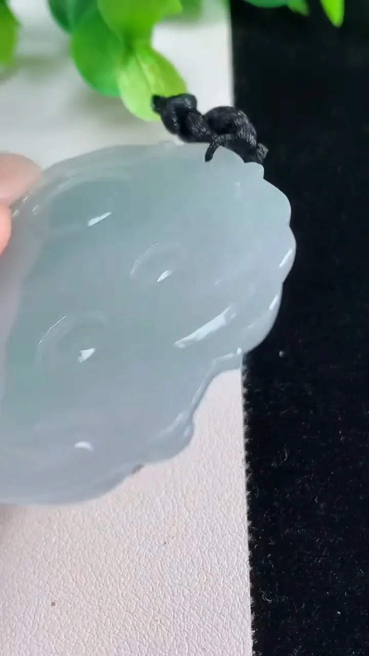 天然A货翡翠普贤菩萨吊坠，尺寸53-48.3-5.4，重量:29.41g
10月23日