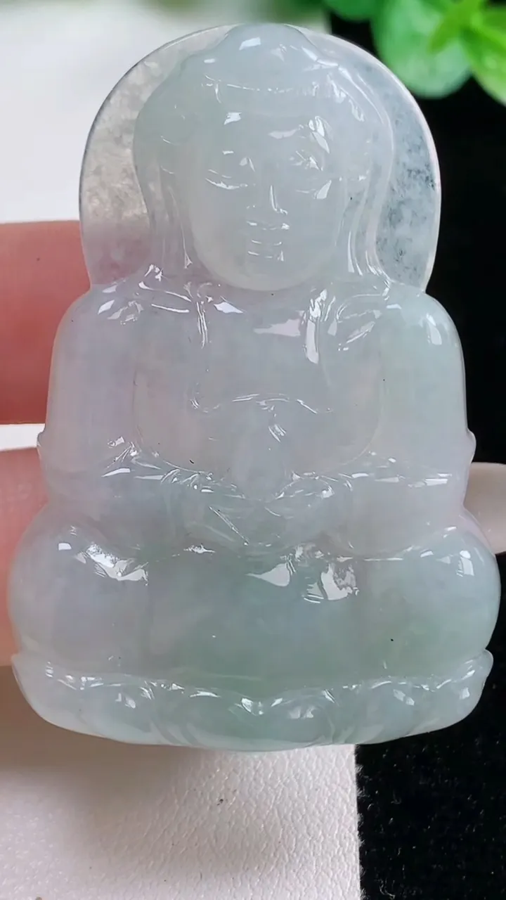 天然A货翡翠观音菩萨吊坠，尺寸52.2-35.4-6，重量:18.94g
10月23日