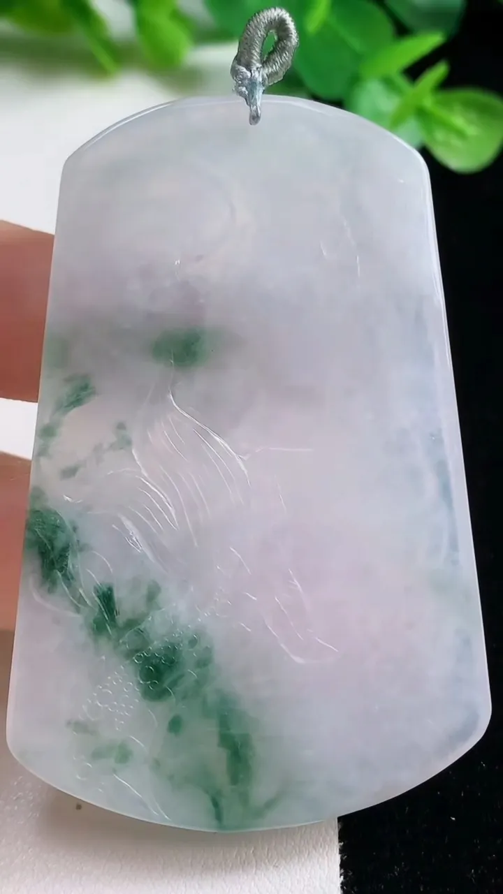 天然A货翡翠冰种飘花御龙大势至菩萨吊坠，尺寸64.2-42.3-5.4，重量:29.40g
10月23日