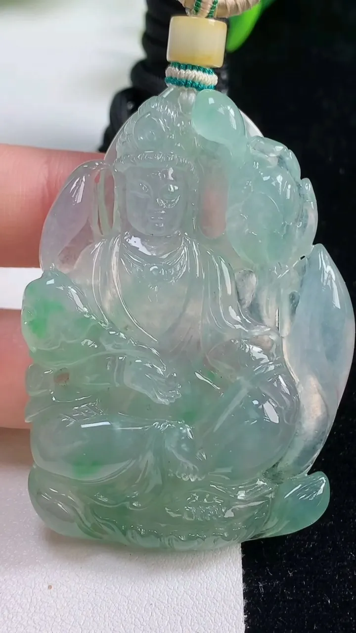 天然A货翡翠大势至菩萨吊坠，尺寸58-41.3-8.3，重量:41.54g
10月23日