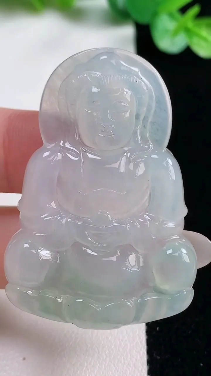 天然A货翡翠观音菩萨吊坠，尺寸48.5-33-5.2，重量:13.53g
10月23日