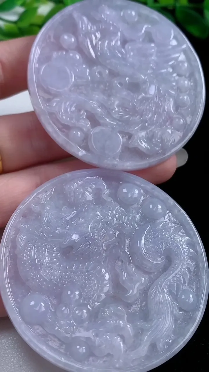 天然A货翡翠紫罗兰龙凤呈祥吊坠一对，尺寸55.8-4.8，重量:68.53g
10月23日