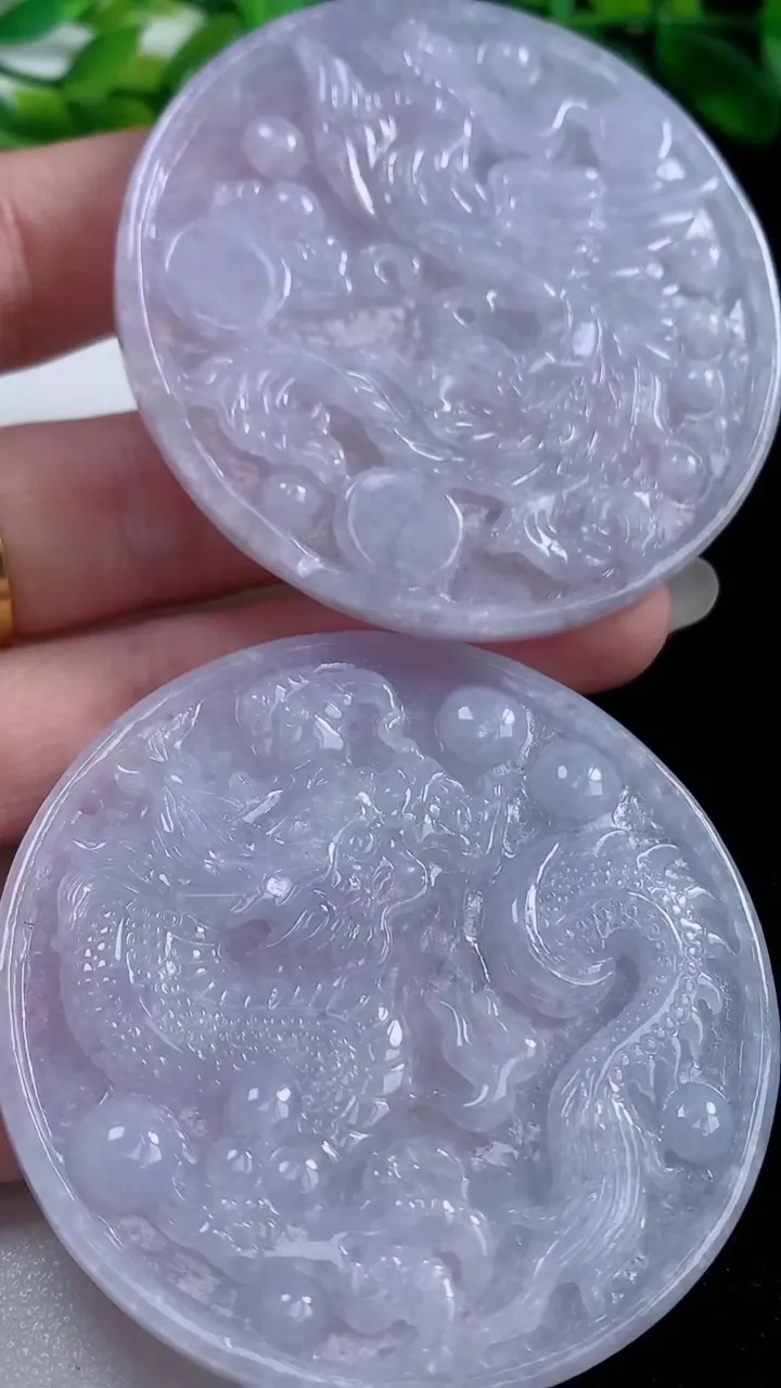 天然A货翡翠紫罗兰龙凤呈祥吊坠一对，尺寸55.8-4.8，重量:68.53g
10月23日