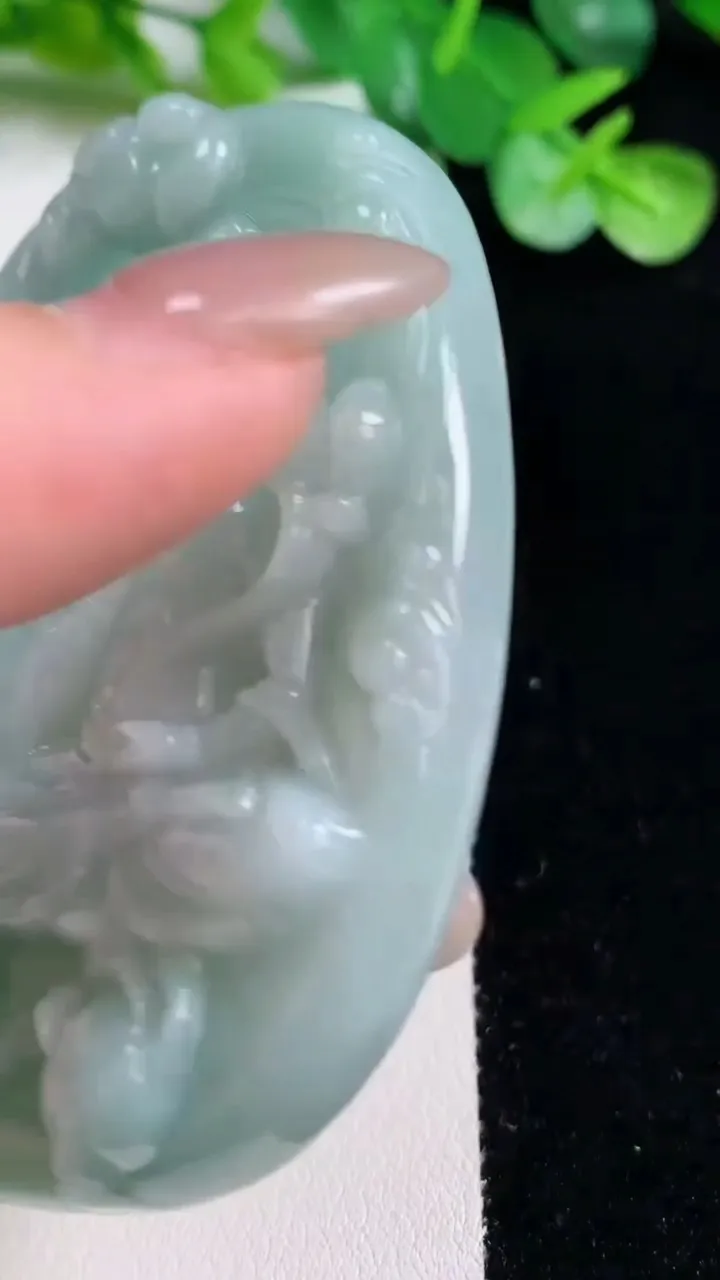 天然A货翡翠祥龙大势至菩萨吊坠，尺寸68.7-49.2-11，重量:77.24g
10月23日