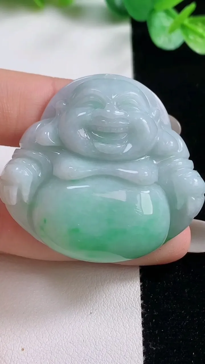 天然A货翡翠佛公吊坠，尺寸38.8-42.5-12.4，重量:31.96g
10月23日