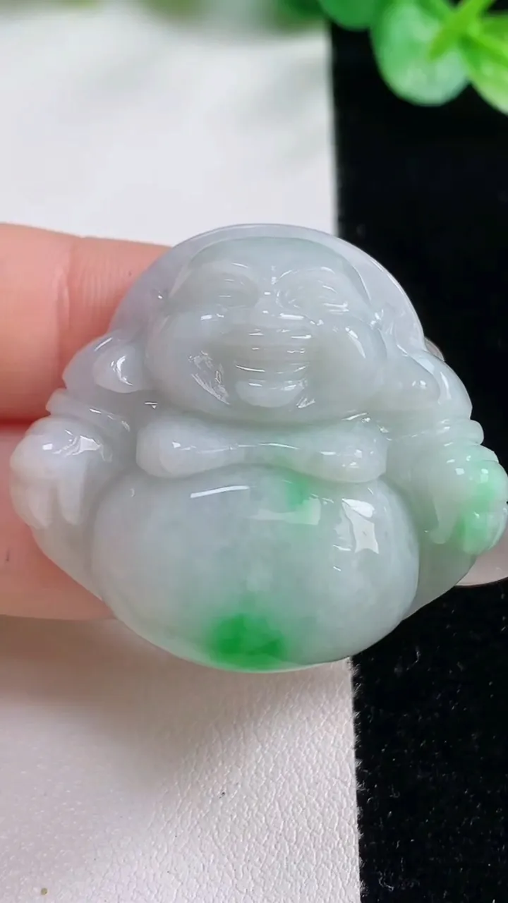天然A货翡翠佛公吊坠，尺寸31.3-36.7-12.7，重量:22.75g
10月23日