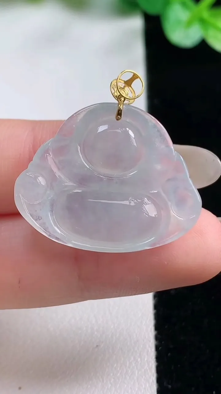 天然A货翡翠种白冰佛公吊坠，尺寸22.6-28.2-4.8，重量:4.70g
10月23日