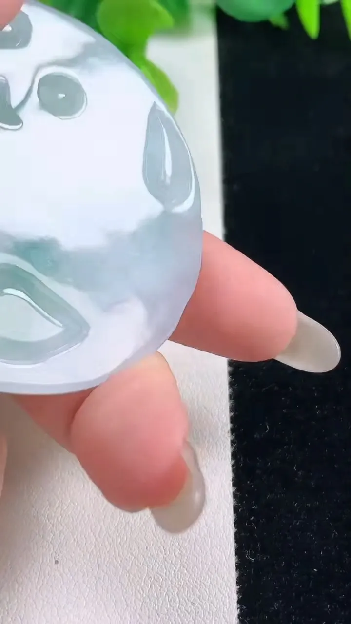 天然A货翡翠大势至菩萨吊坠，尺寸50.8-5.8，重量:29.28g
10月23日