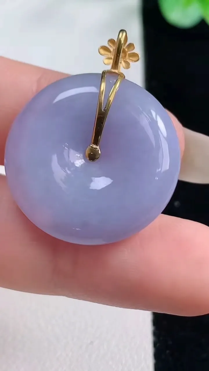 天然A货翡翠18K金紫罗兰平安扣吊坠，尺寸24-5.9，重量:7.42g
10月23日