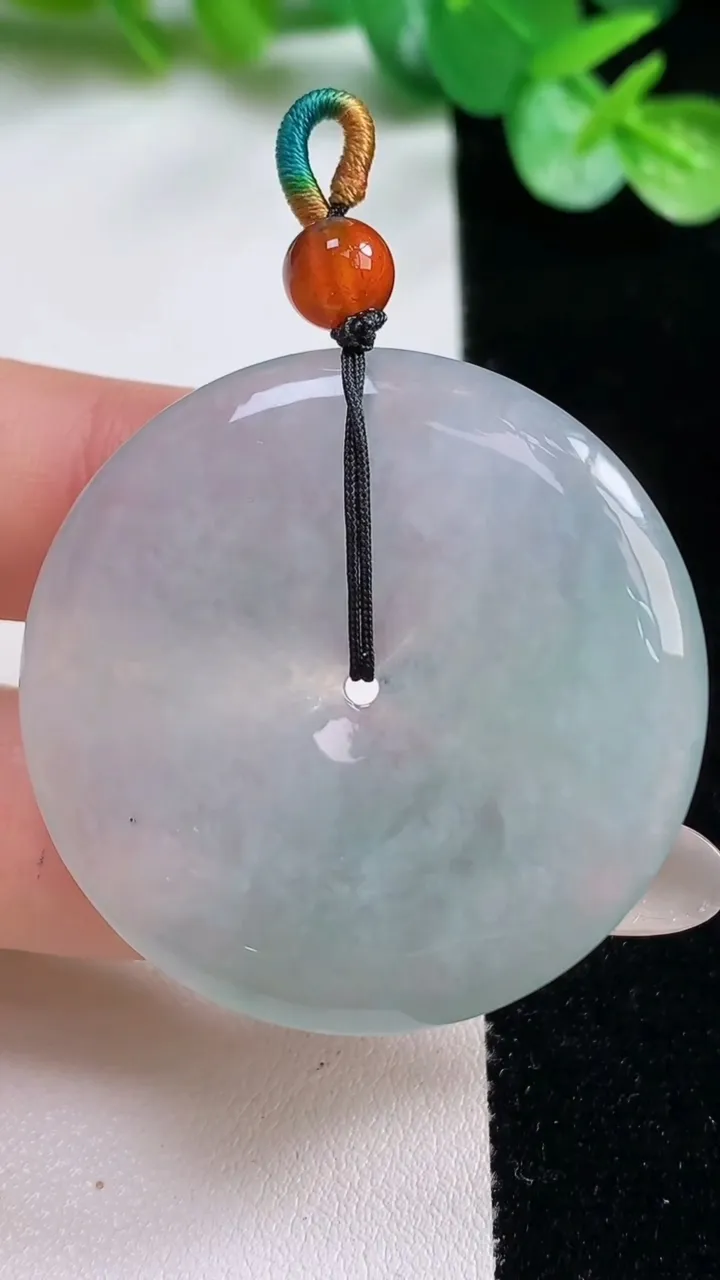 天然A货翡翠平安扣吊坠，尺寸38.5-5.6，重量:19.41g
10月23日