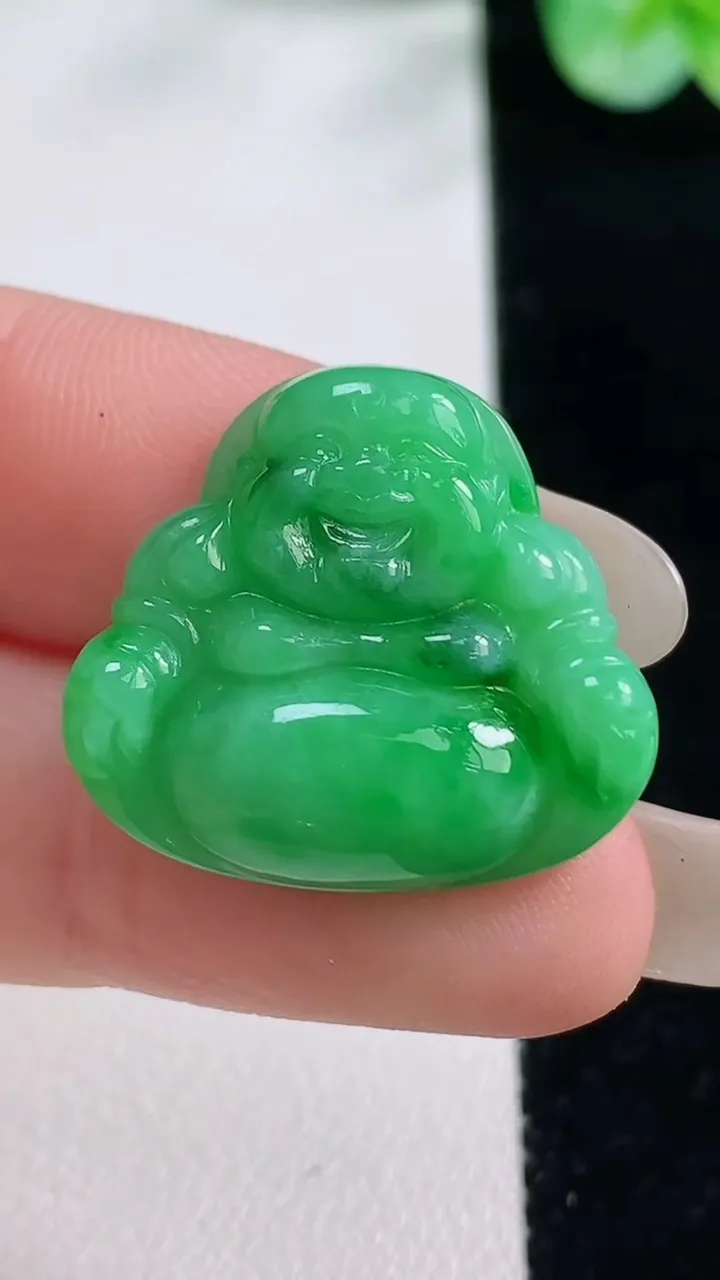 天然A货翡翠佛公吊坠，尺寸21.6-23.8-6，重量:4.80g
10月23日