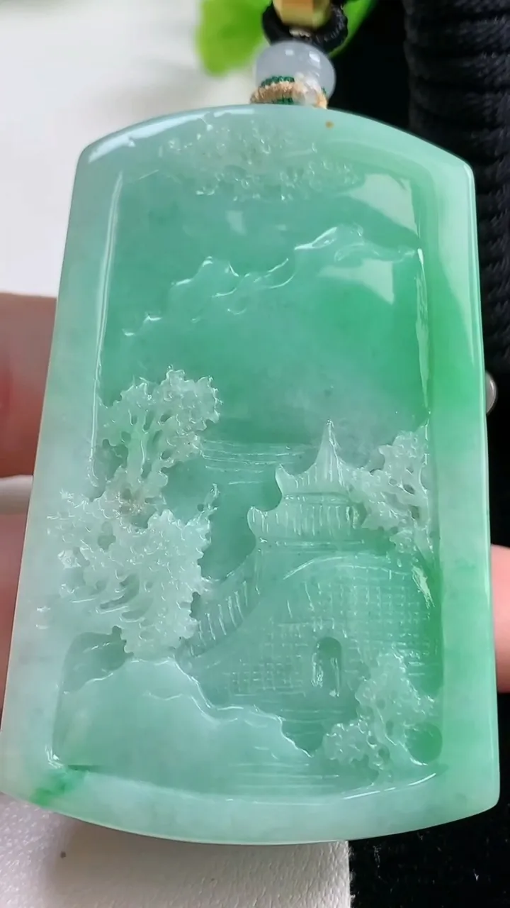 天然A货翡翠山水牌吊坠，尺寸58.6-36-14.2，重量:76.84g
10月23日