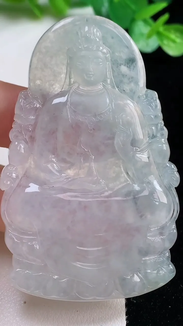 天然A货翡翠观音菩萨吊坠，尺寸65.6-37.2-5.6，重量:26.85g
10月23日