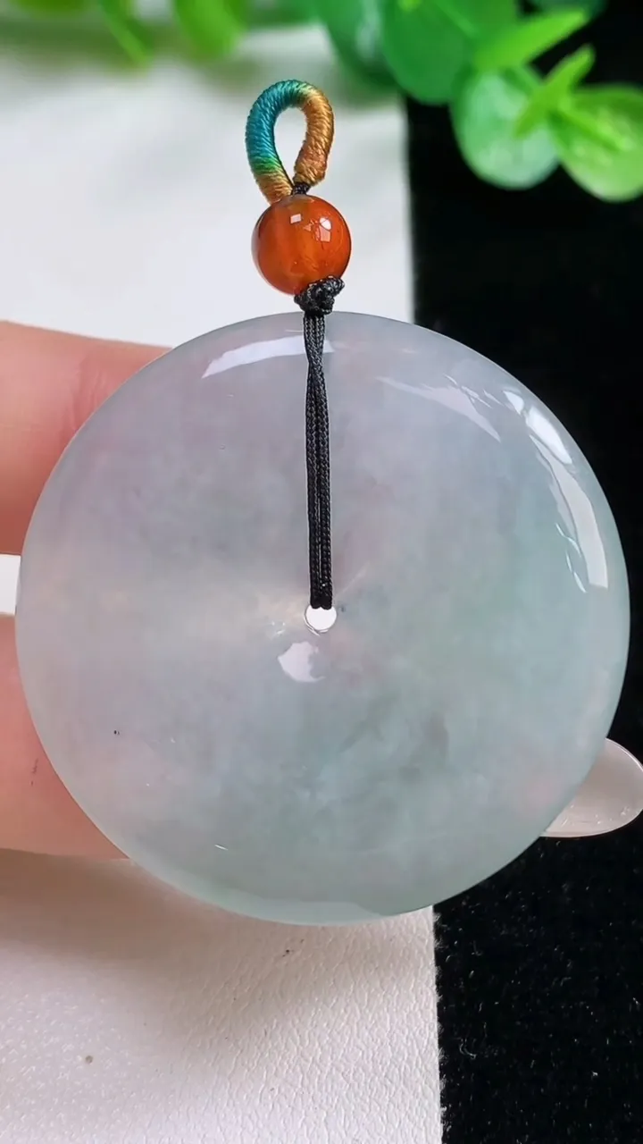 天然A货翡翠平安扣吊坠，尺寸38.5-5.6，重量:19.41g
10月23日