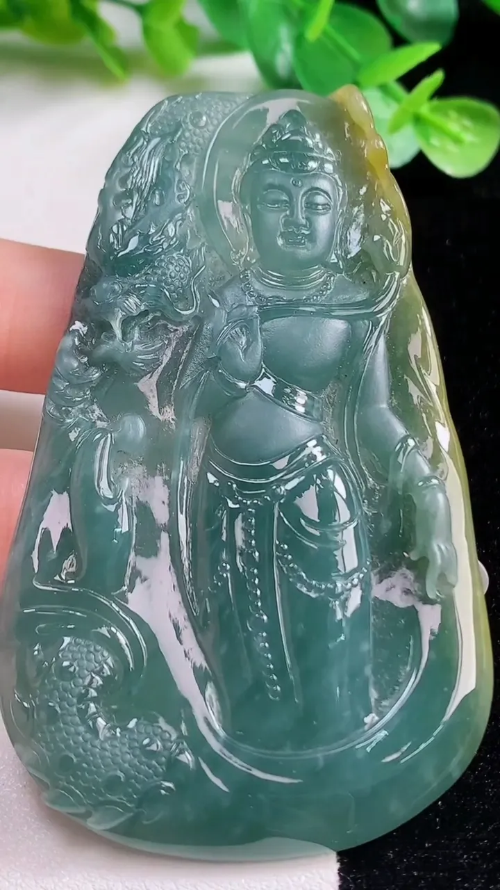 天然A货翡翠蓝水双彩祥龙大势至菩萨吊坠，尺寸78.8-47-6.6，重量:39.46g
10月23日