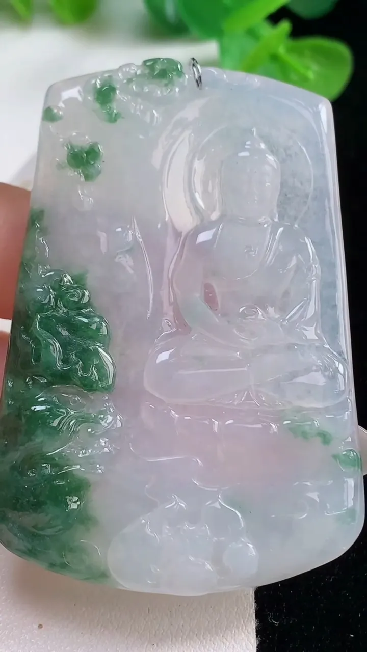 天然A货翡翠冰种飘花大日如来吊坠，尺寸60.4-41.4-4.7，重量:25.92g
10月23日