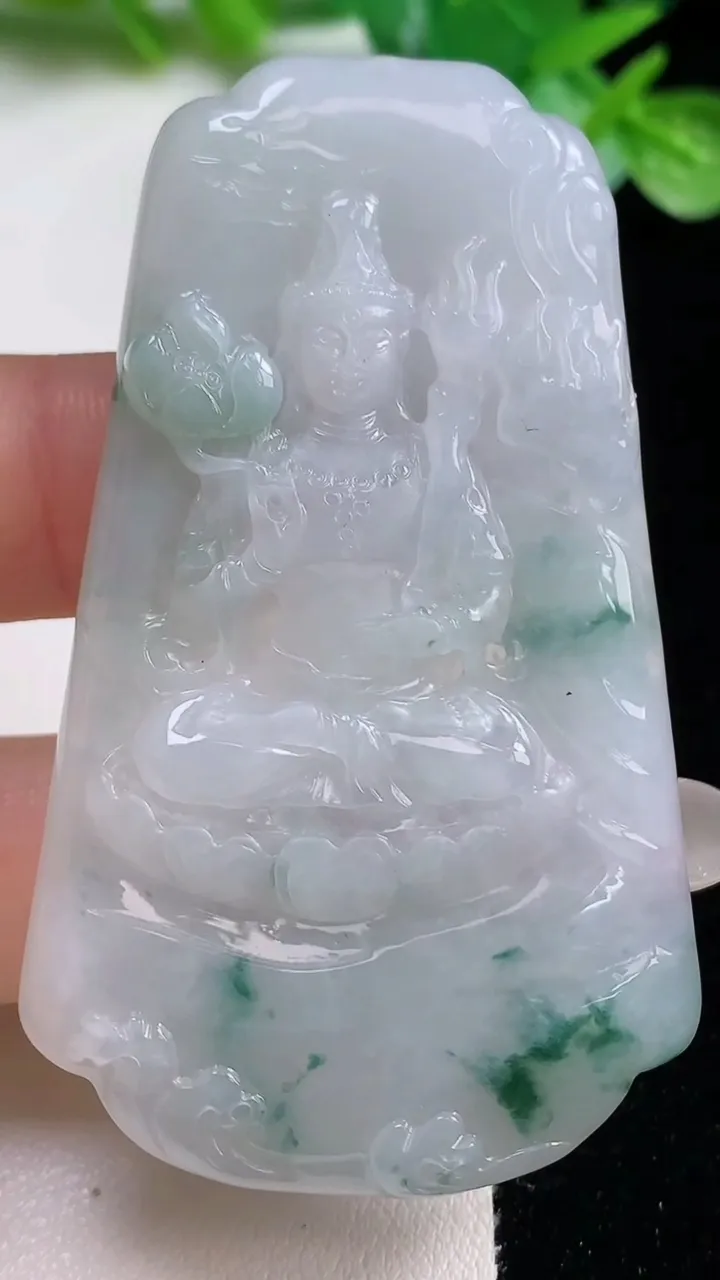 天然A货翡翠冰种飘花虚空藏菩萨吊坠，尺寸63.2-38.4-5.8，重量:28.20g
10月23日