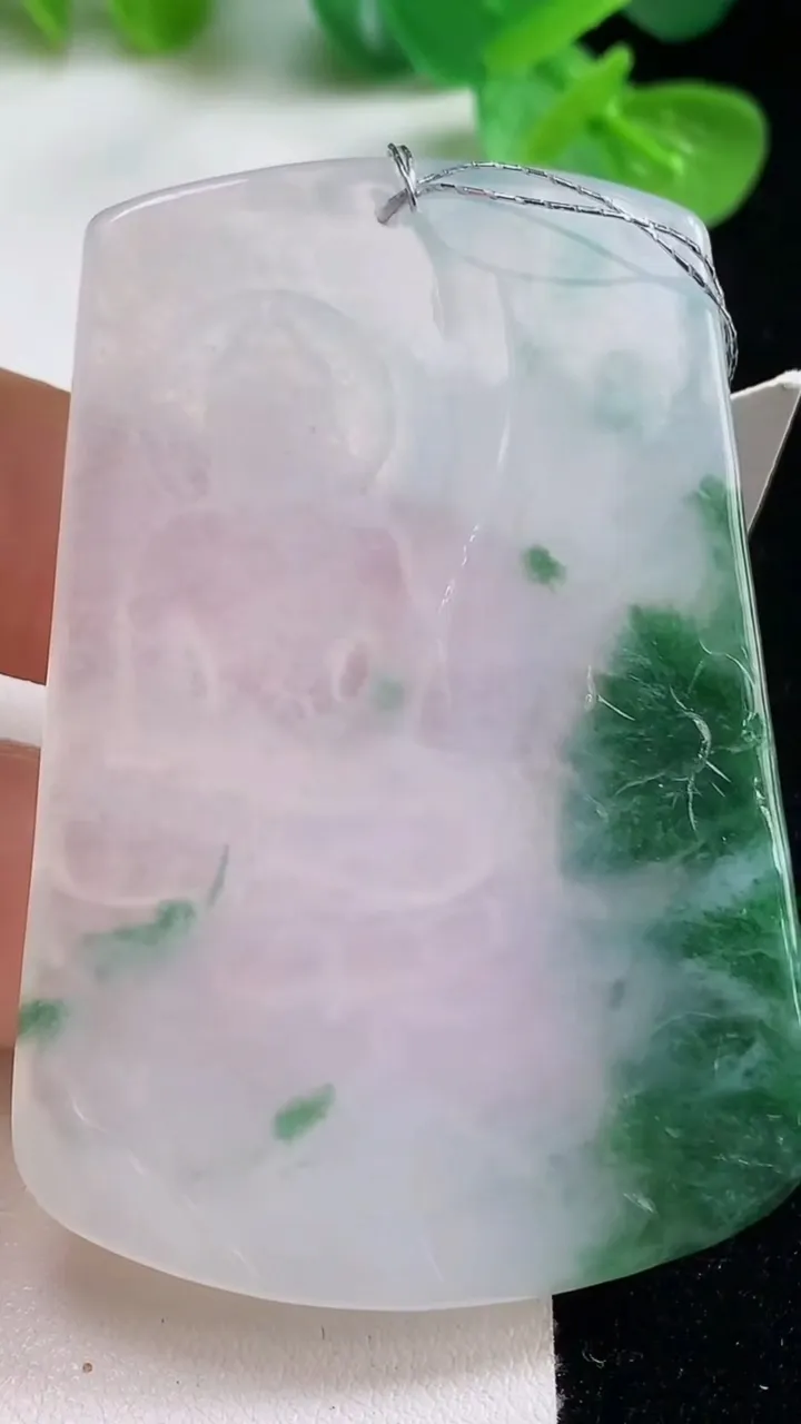 天然A货翡翠冰种飘花大日如来吊坠，尺寸60.4-41.4-4.7，重量:25.92g
10月23日