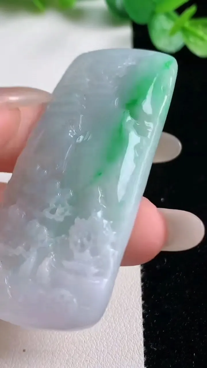 天然A货翡翠山水牌吊坠，尺寸58.7-31.5-5.5，重量:30.74g
10月23日