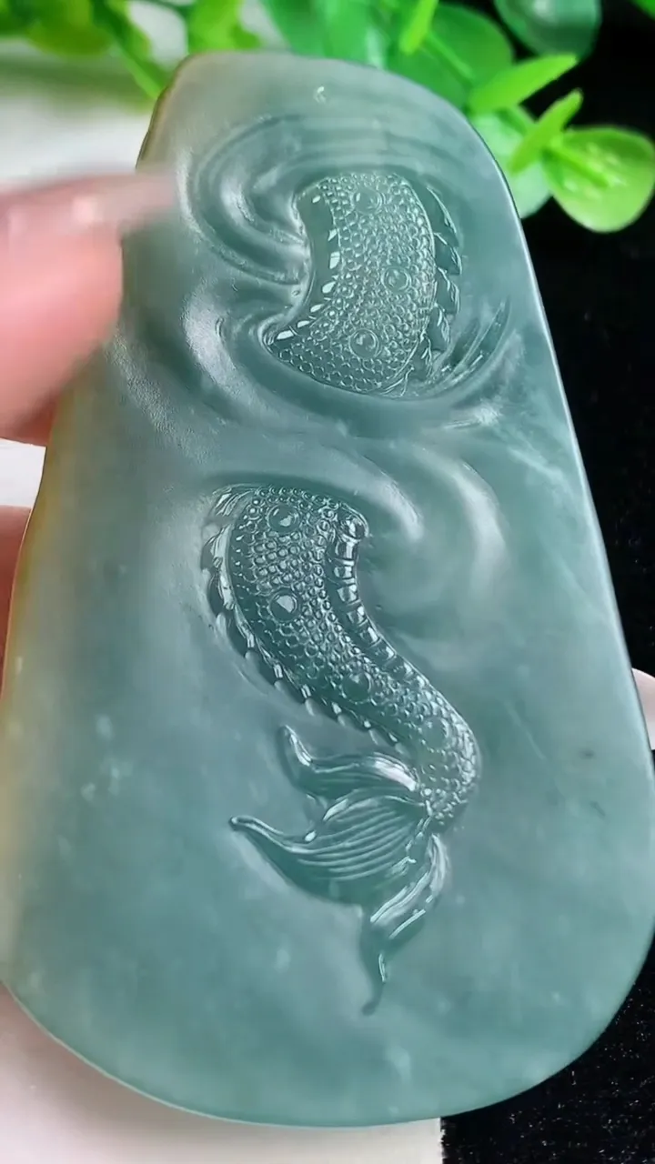 天然A货翡翠蓝水双彩祥龙大势至菩萨吊坠，尺寸78.8-47-6.6，重量:39.46g
10月23日