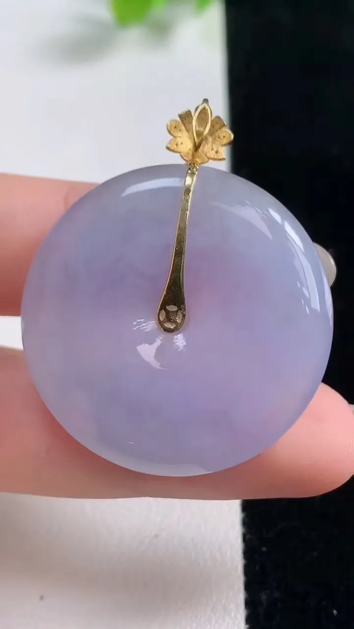 天然A货翡翠18K金紫罗兰平安扣吊坠，尺寸32.5-5.8，重量:14.80g
10月23日
