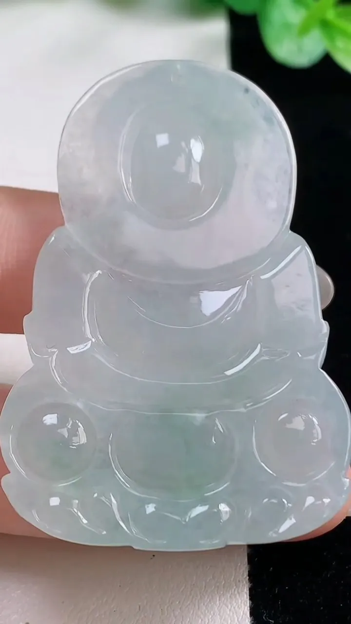 天然A货翡翠观音菩萨吊坠，尺寸52.2-35.4-6，重量:18.94g
10月23日