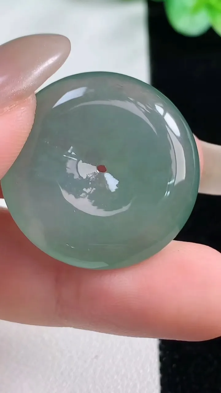 天然A货翡翠平安扣吊坠，尺寸25.6-6，重量:9.08g
10月23日