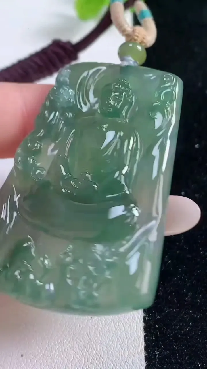 天然A货翡翠大日如来吊坠，尺寸52-36-6.3，重量:24.83g
10月23日