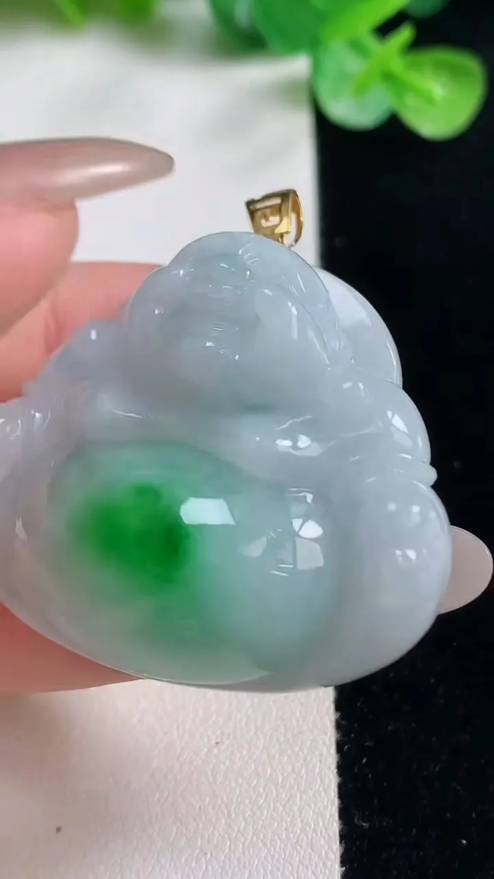 天然A货翡翠佛公吊坠，尺寸35.9-40.3-13，重量:29.66g
10月23日