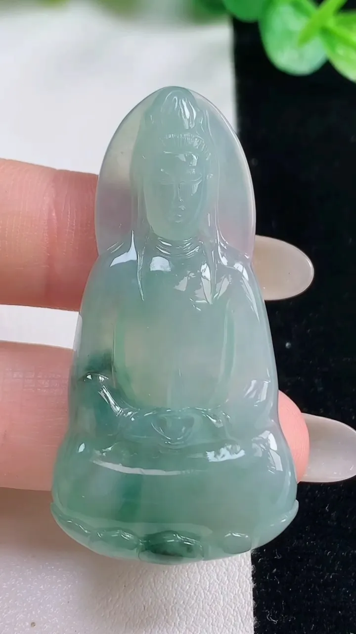 天然A货翡翠冰种飘花素衣观音吊坠，尺寸50-24.8-5.6，重量:12.01g
10月23日