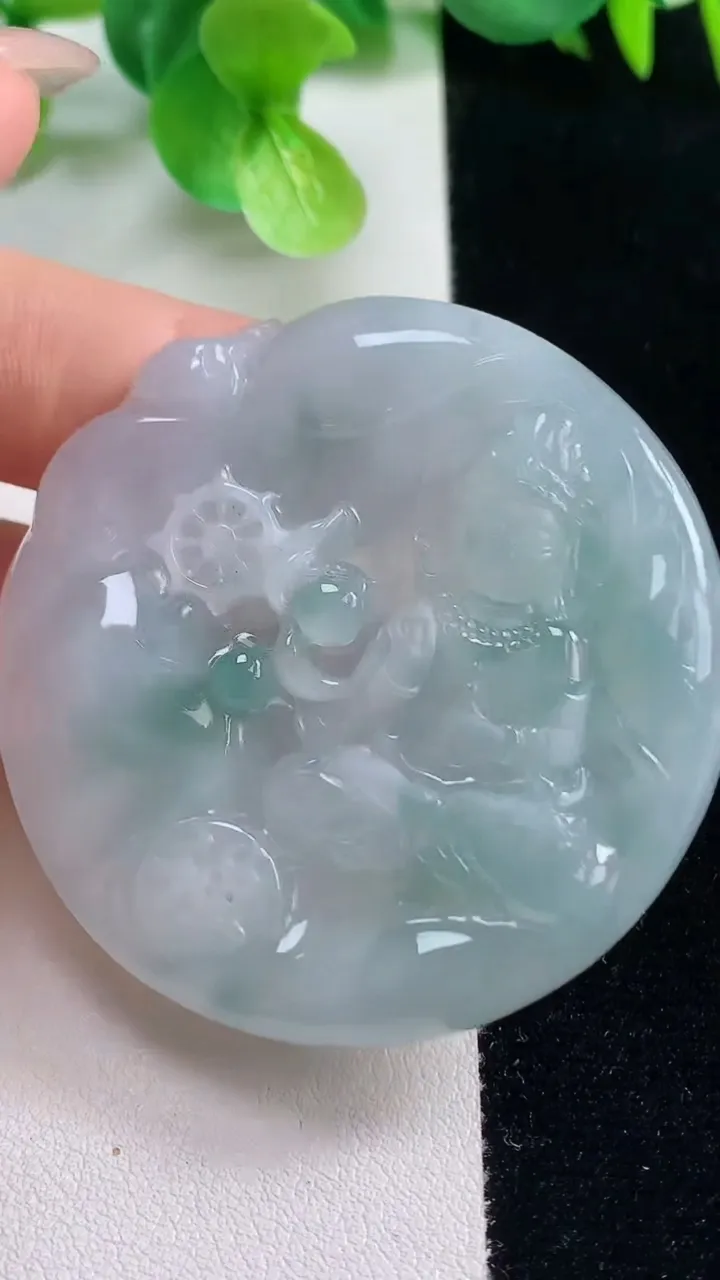 天然A货翡翠大势至菩萨吊坠，尺寸50.8-5.8，重量:29.28g
10月23日