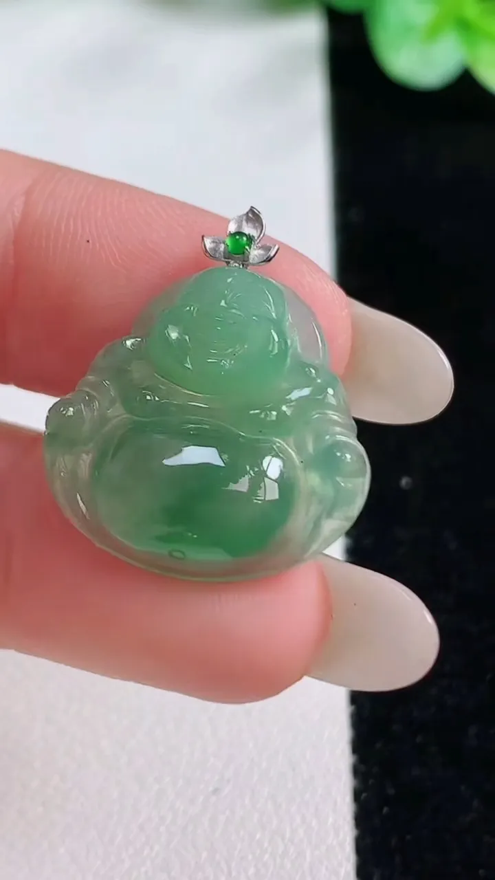 天然A货翡翠佛公吊坠，尺寸20-20.5-4.8，重量:3.00g
10月23日