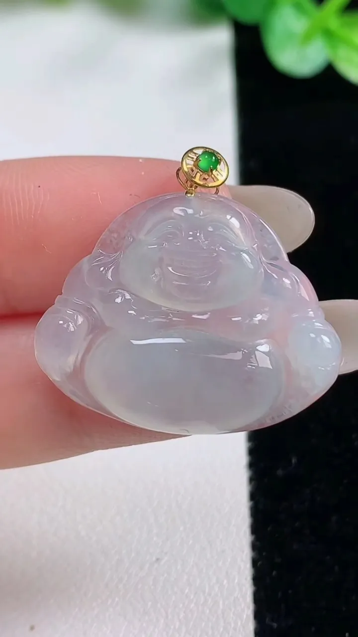 天然A货翡翠种白冰佛公吊坠，尺寸22.6-28.2-4.8，重量:4.70g
10月23日