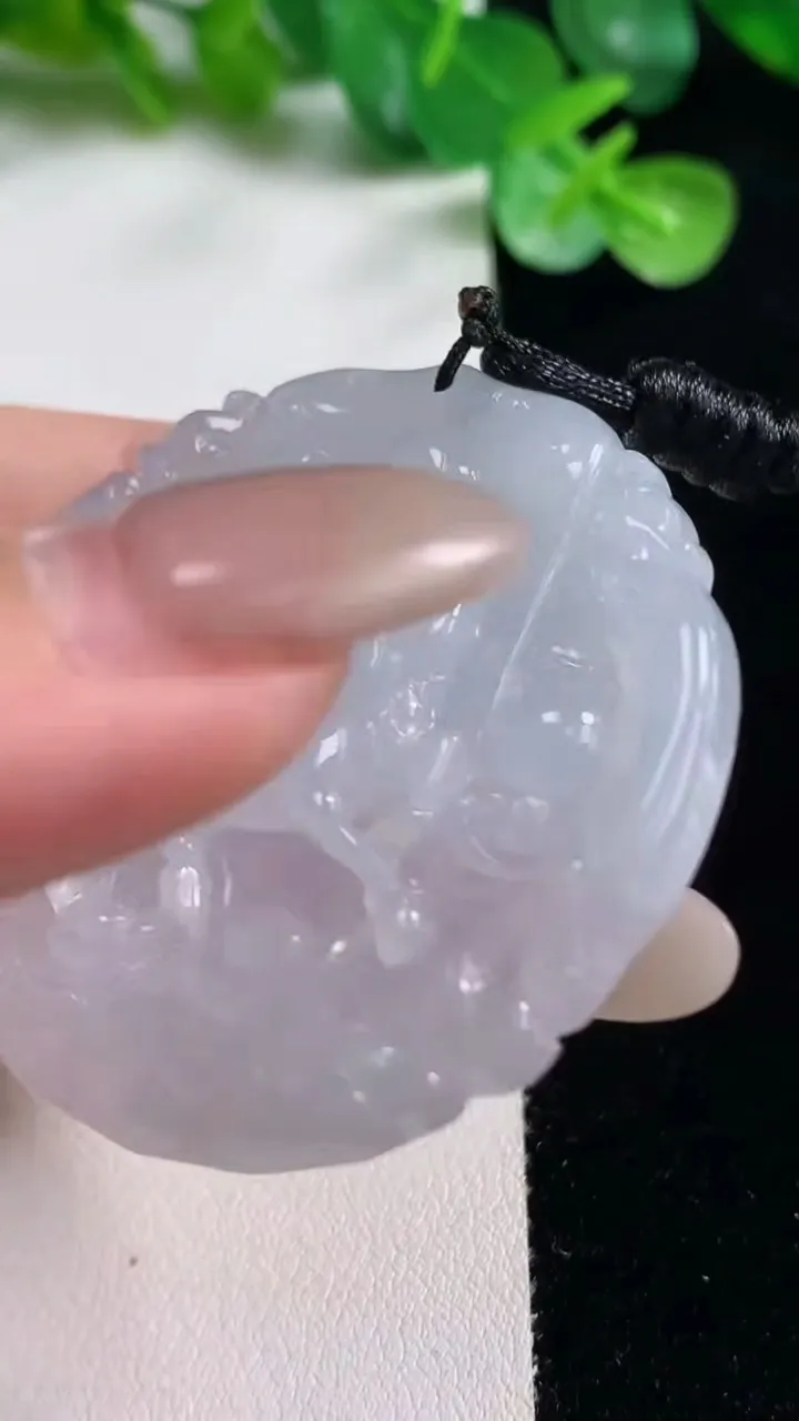 天然A货翡翠生肖牛吊坠，尺寸46.3-5.8，重量:20.91g
10月23日